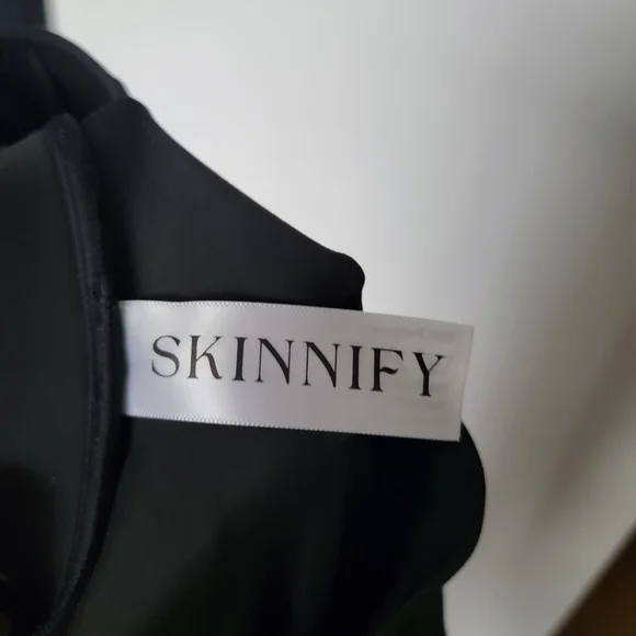 SKINNIFY Women's Black Ruffled Leggings - Picture 6 of 9